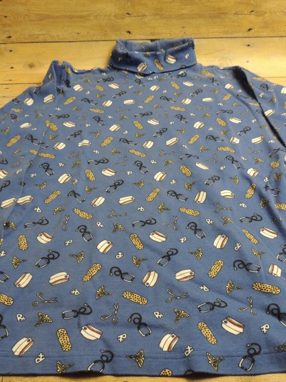 The Eagle's Eye Women's Vintage Nurse Themed Long Sleeved Turtleneck Size Medium
